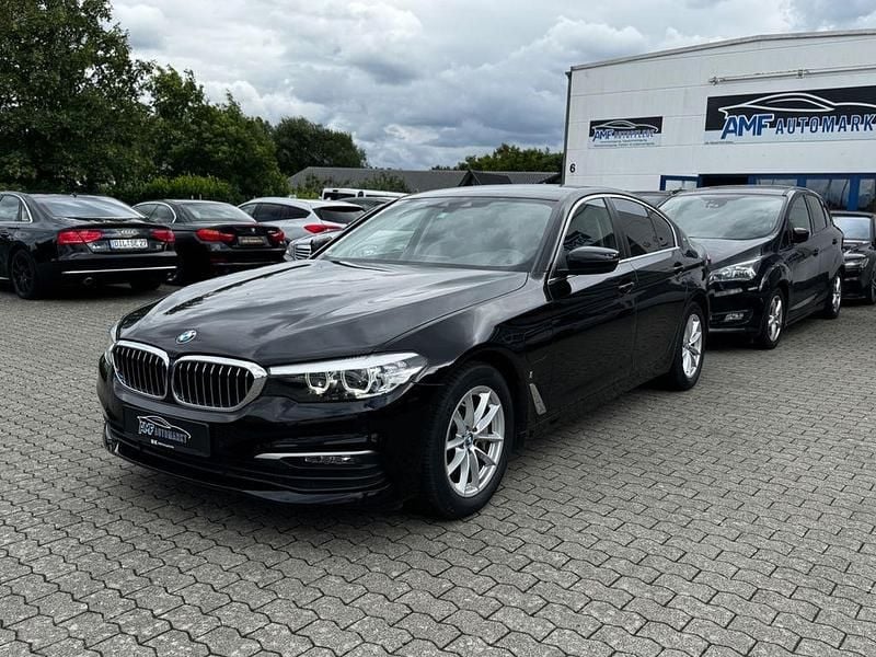 Schwarz ii/bonnet fluid black Gebraucht 2019 BMW 530e Sport Line Limousine | 21.999 € (Superpreis) - Bild 1/4