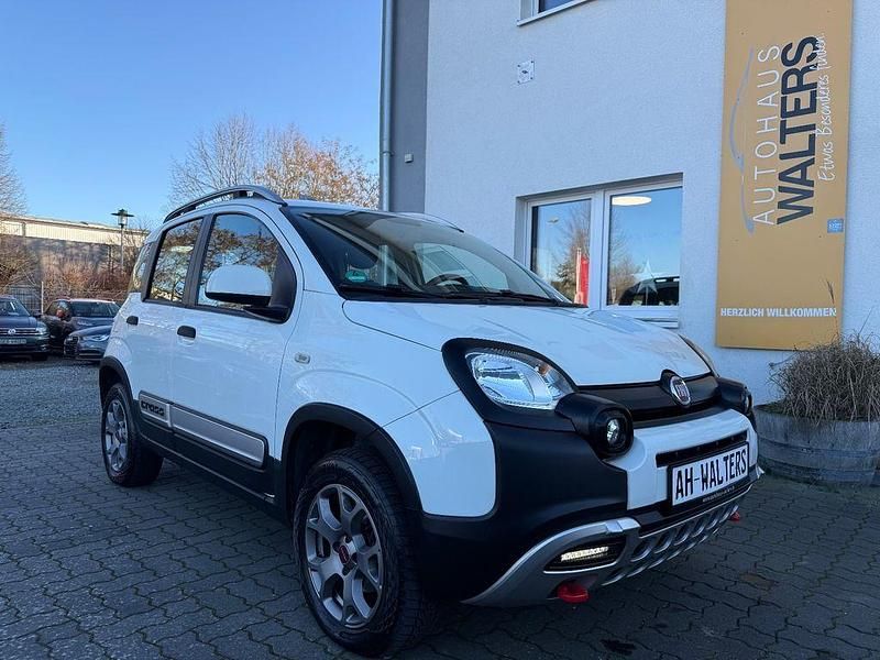 Weiß Gebraucht 2016 Fiat Panda Cross Cross Kleinwagen | 12.885 € - Bild 1/4