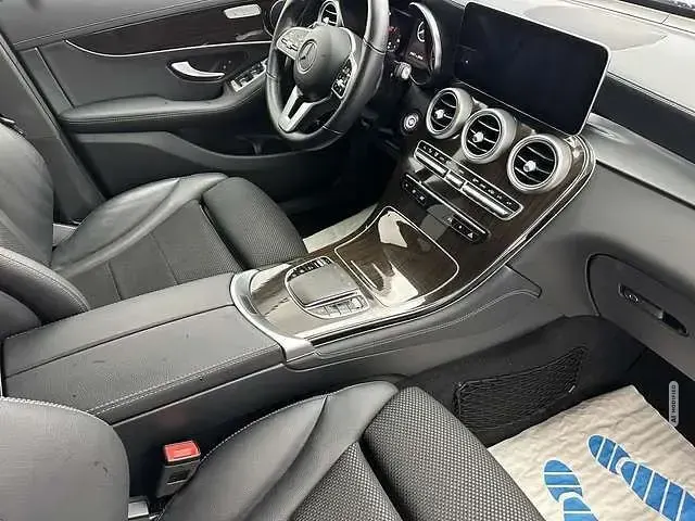 Gebraucht Mercedes GLC200 AMG line 197 PS (144 kW) 2019 Grau metallic SUV