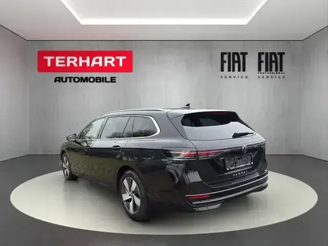 Gebraucht VW Passat Elegance 150 PS (110 kW) 2025 Schwarz Kombi