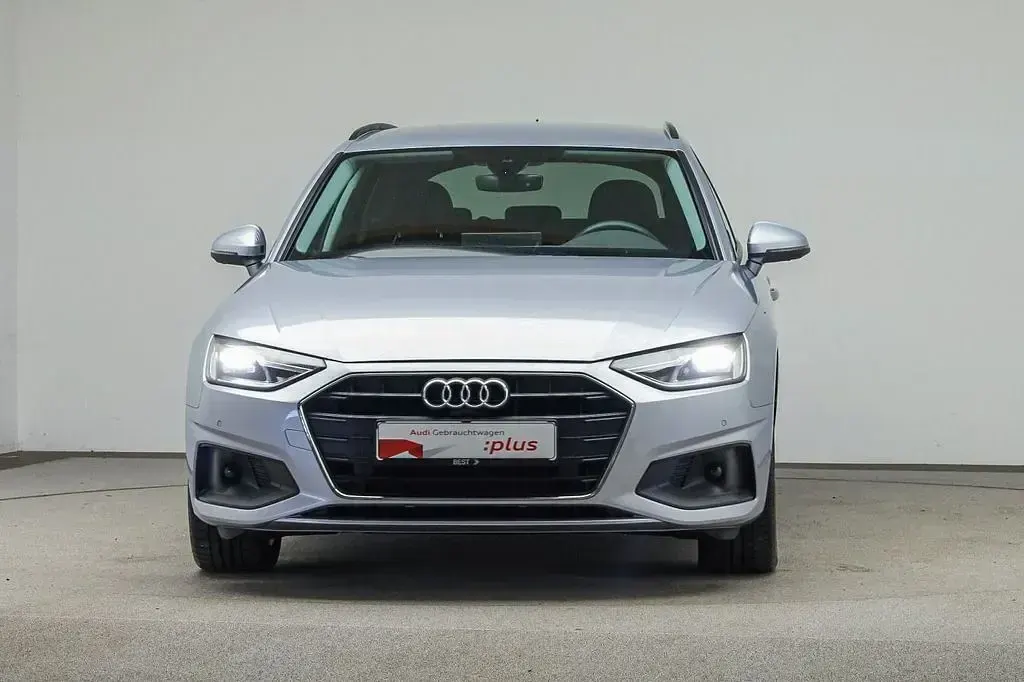Używany Audi A4 Ambiente 204 KM (150 kW) 2023 Srebrny Kombi