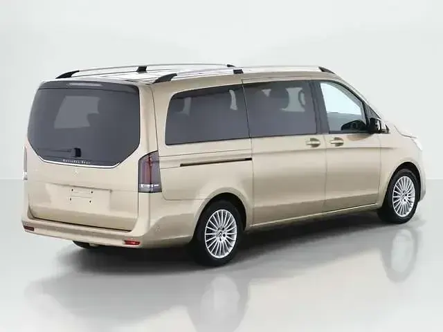 Gebraucht Mercedes V220 Style 163 PS (119 kW) 2024 Kalaharigold met. Van / Kleinbus