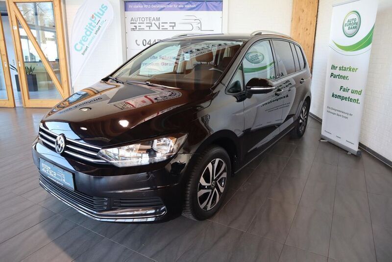 Schwarz Gebraucht 2022 VW Touran Active Van / Kleinbus | 24.990 € (Fairer Preis) - Bild 1/2