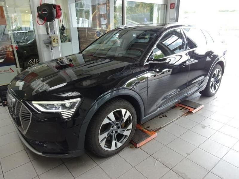 Schwarz Gebraucht 2019 Audi e-tron Advanced Plus SUV | 27.490 € (Guter Preis) - Bild 1/4