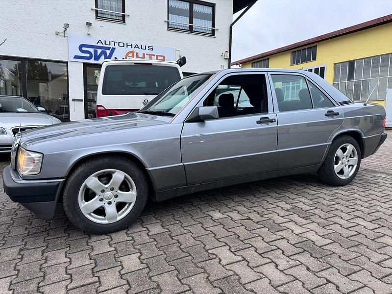 Gebraucht Mercedes 190 122 PS (89 kW) 1991 Blau Limousine