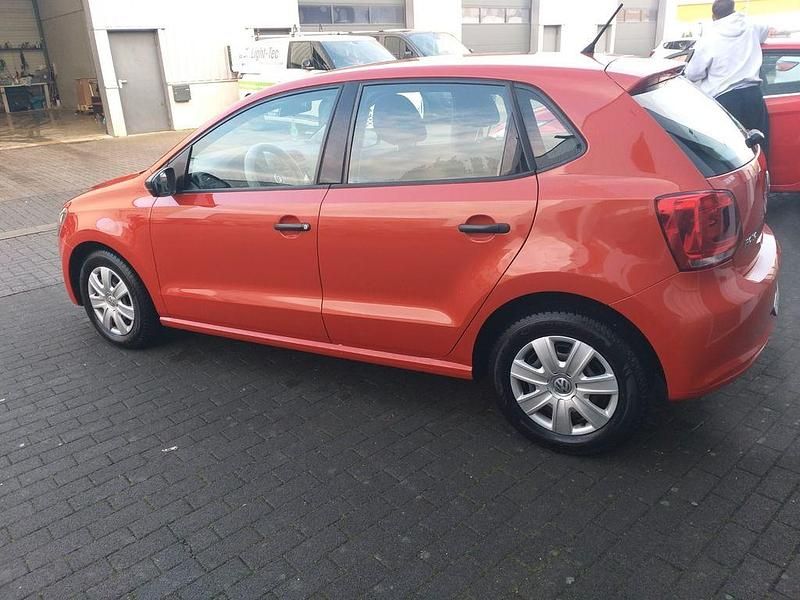 Orange Gebraucht 2013 VW Polo Trendline Limousine | 4.250 € (Fairer Preis) - Bild 1/4
