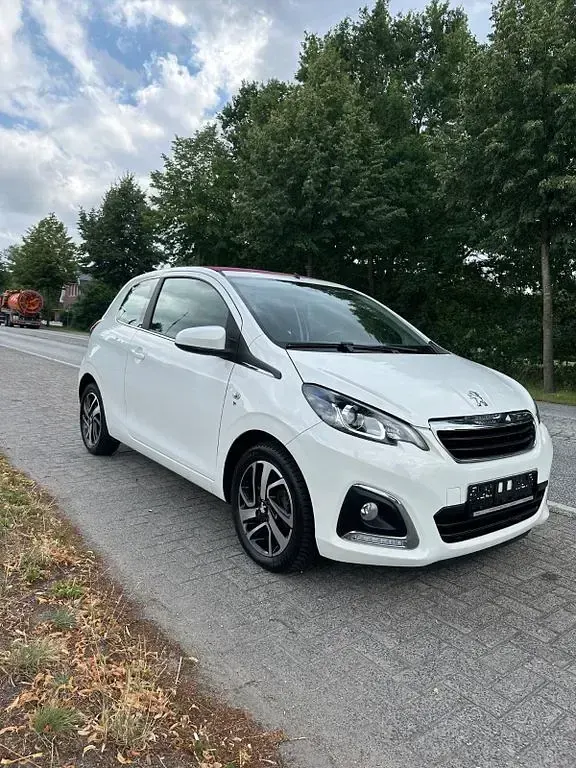 Gebraucht Peugeot 108 Active 69 PS (50 kW) 2015 Weiß Kleinwagen