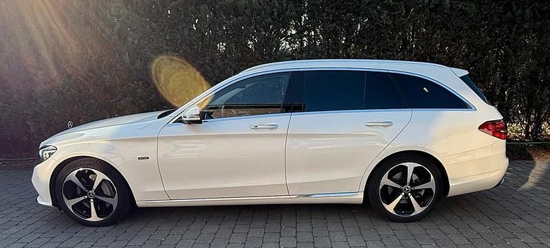Gebraucht Mercedes C300e 211 PS (155 kW) 2019 Weiß Kombi