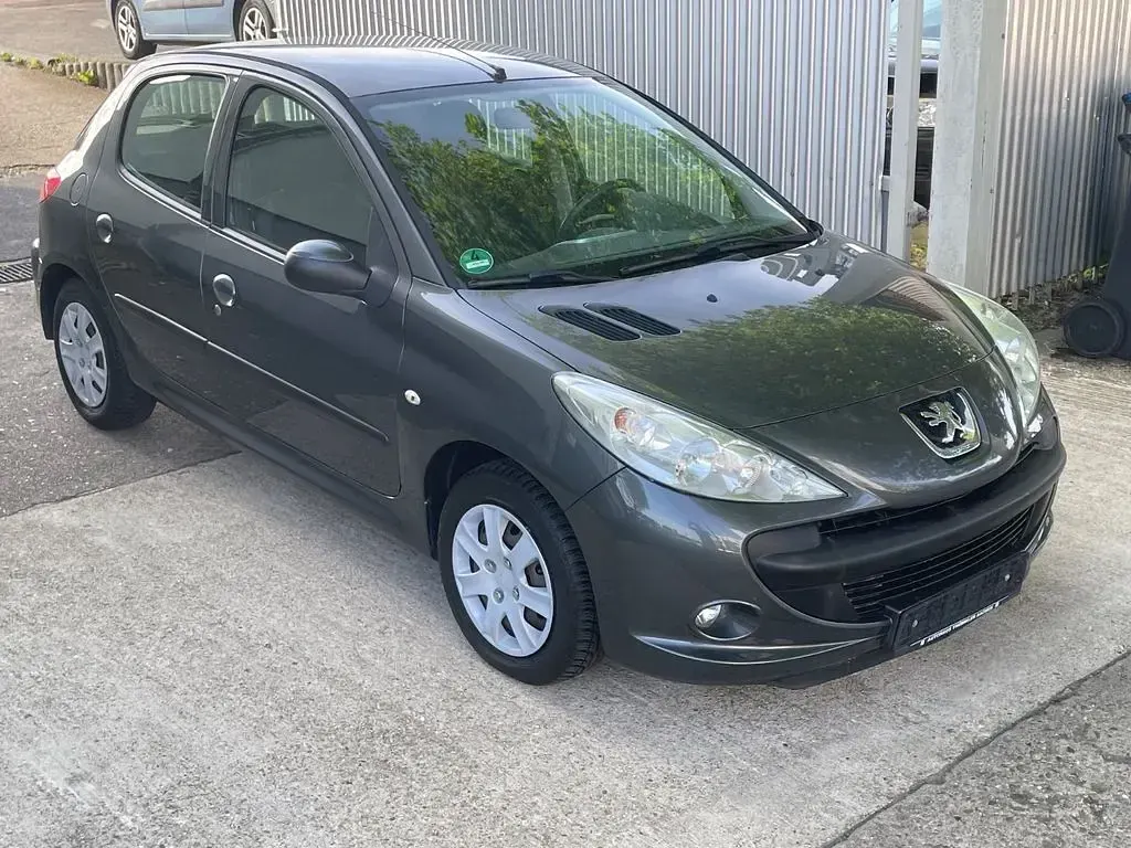 Gebraucht Peugeot 206 Basis 73 PS (53 kW) 2011 Grau Limousine