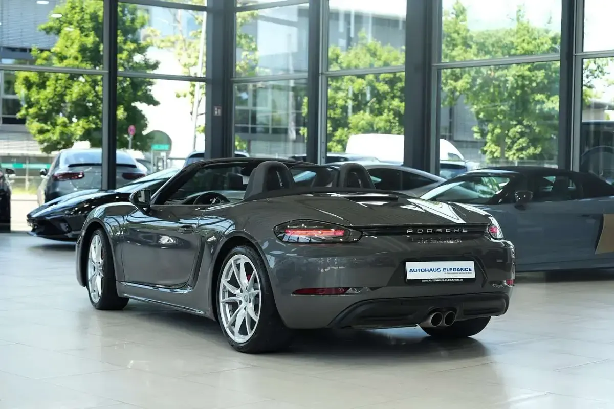 Gebraucht Porsche 718 349 PS (256 kW) 2017 Achatgraumetallic Cabrio