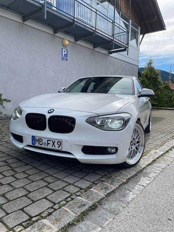 Weiß Gebraucht 2012 BMW 116 M Sport Kleinwagen | 4.500 € (Superpreis) - Bild 1/4