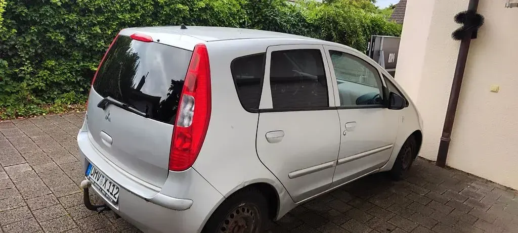 Gebraucht Mitsubishi Colt Motion 95 PS (69 kW) 2006 Silber Limousine