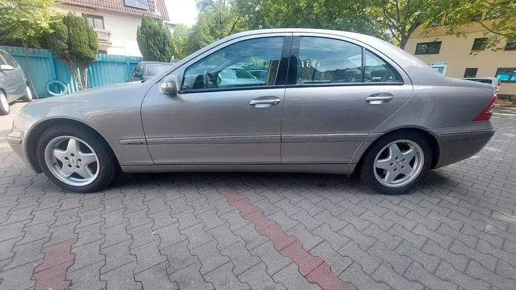 Gebraucht Mercedes C240 170 PS (125 kW) 2004 Grau Limousine