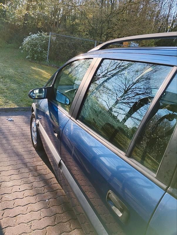 Gebraucht Opel Zafira 125 PS (91 kW) 2002 Blau Van / Kleinbus