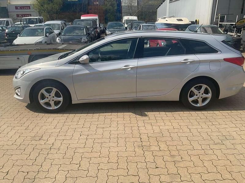Gebraucht Hyundai i40 Edition 136 PS (100 kW) 2014 Silber Kombi