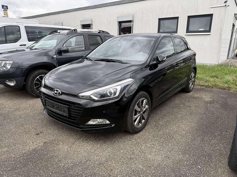 Gebraucht Hyundai i20 Style 101 PS (74 kW) 2017 Phantom black. / mic Kleinwagen