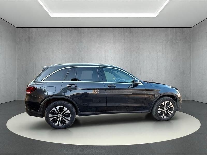 Gebraucht Mercedes GLC300e 306 PS (225 kW) 2021 Schwarz SUV