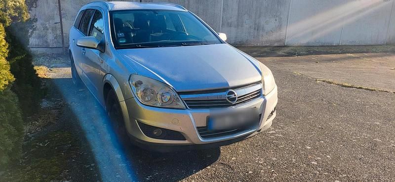 Grau Gebraucht 2007 Opel Astra Catch Me Kombi | 2.750 € (Etwas zu teuer) - Bild 1/4