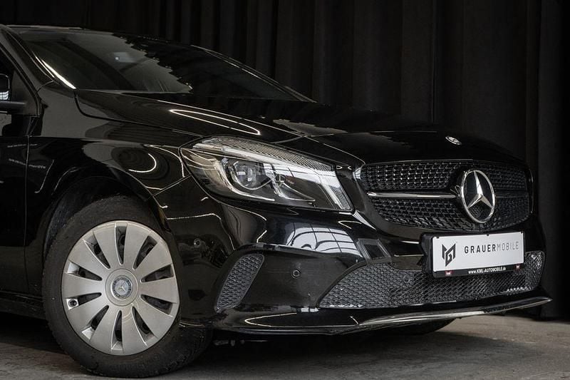 Gebraucht Mercedes A180 122 PS (89 kW) 2016 Schwarz Limousine