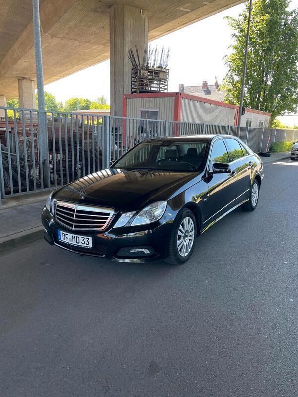Schwarz Gebraucht 2009 Mercedes E220 Limousine | 7.750 € (Fairer Preis) - Bild 1/4