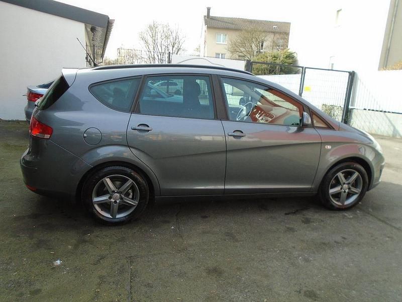 Gebraucht Seat Altea Sun 125 PS (91 kW) 2015 Grau Van / Kleinbus