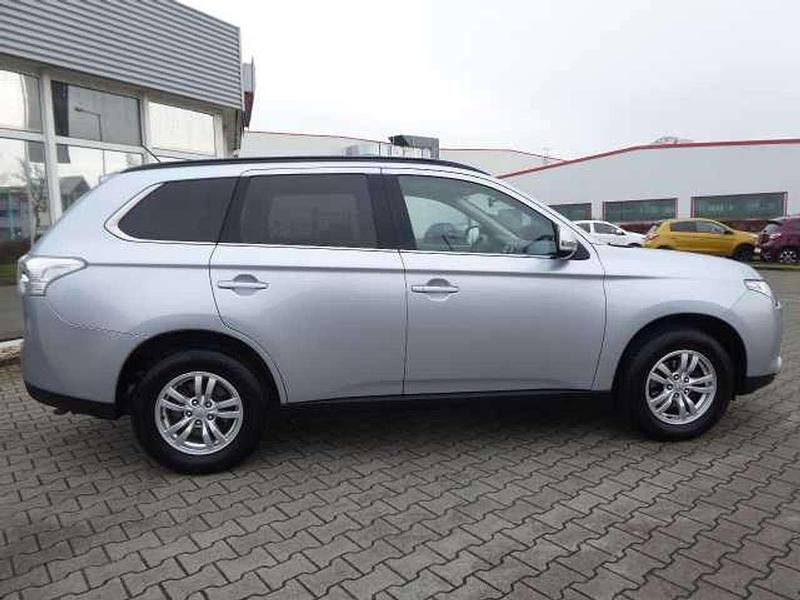 Gebraucht Mitsubishi Outlander Invite 150 PS (110 kW) 2013 Coolsilber SUV