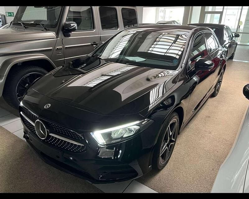 Schwarz Gebraucht 2021 Mercedes A250 AMG line Limousine | 24.950 € (Guter Preis) - Bild 1/4