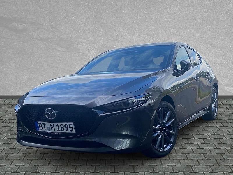 Machine grey Neu 2025 Mazda 3 Exclusive-Line Limousine | 29.490 € - Bild 1/4