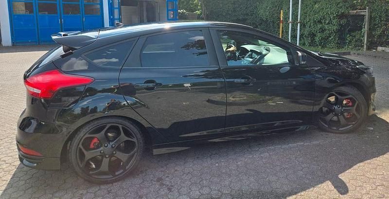 Gebraucht Ford Focus Sport 250 PS (183 kW) 2017 Schwarz Limousine