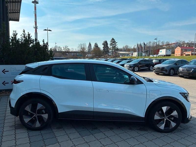Gebraucht Renault Megane E-Tech Equilibre 160 kW (218 PS) 2022 Weiß Limousine