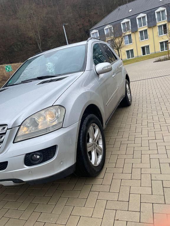 Gebraucht Mercedes ML320 224 PS (164 kW) 2006 Silber SUV