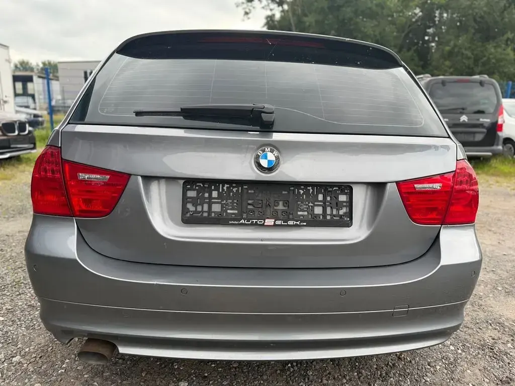 Gebraucht BMW 318 143 PS (105 kW) 2012 Grau Kombi