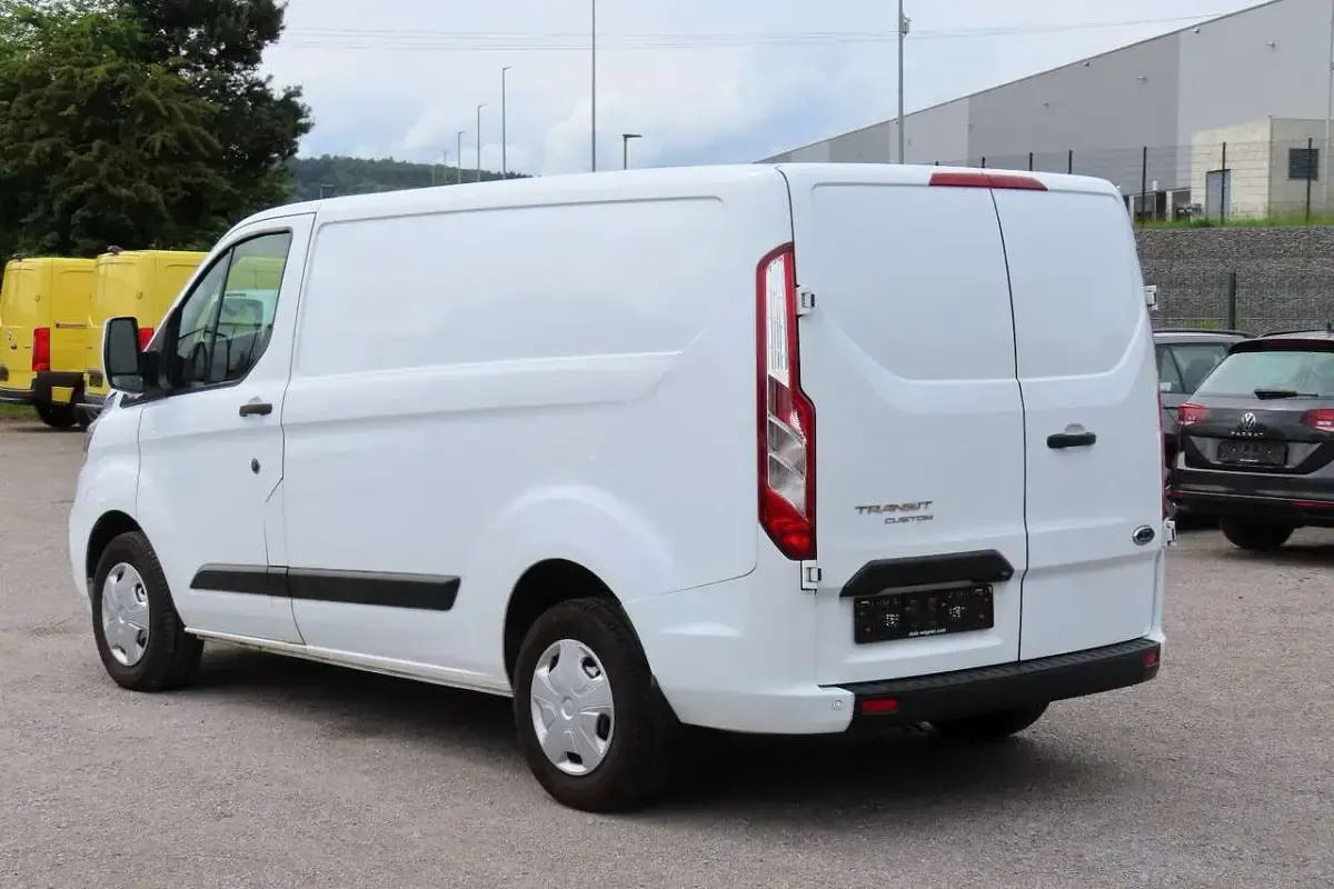 Gebraucht Ford Transit Custom Trend 131 PS (96 kW) 2020 Frozenwhite Van / Kleinbus