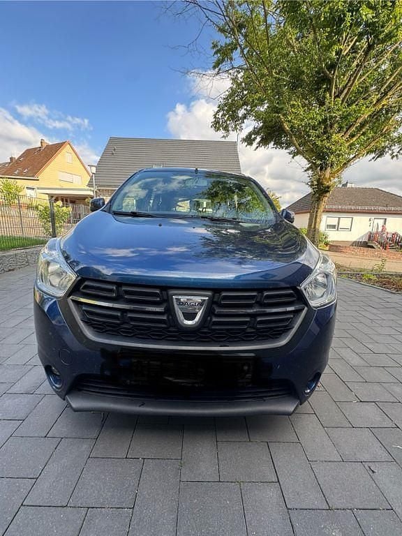 Blau Gebraucht 2017 Dacia Lodgy Stepway Van / Kleinbus | 8.500 € (Guter Preis) - Bild 1/4
