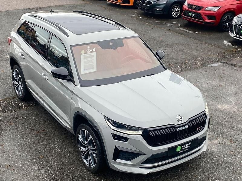 Stahlgrau Gebraucht 2023 Skoda Kodiaq RS SUV | 37.950 € (Fairer Preis) - Bild 1/4