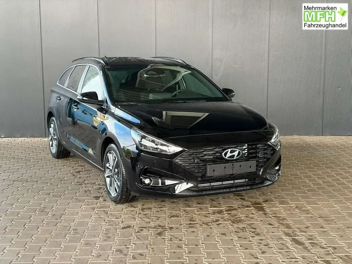 Neu Hyundai i30 Comfort 140 PS (102 kW) 2025 Abyss black Kombi