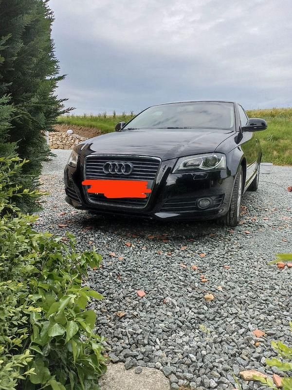 Schwarz Gebraucht 2010 Audi A3 Ambiente Limousine | 4.990 € (Guter Preis) - Bild 1/4