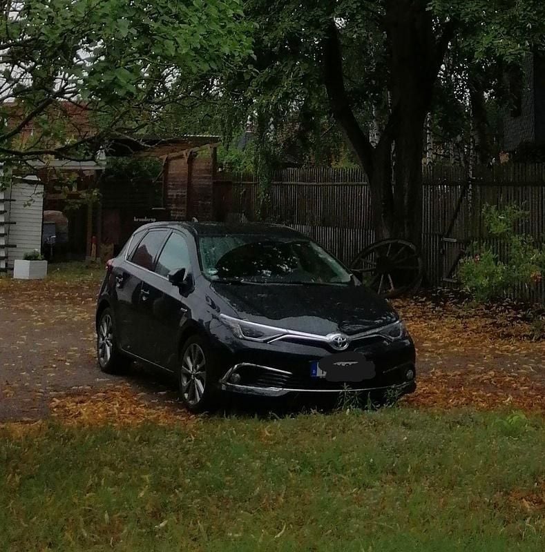 Schwarz Gebraucht 2017 Toyota Auris Touring Sports Kombi | 13.800 € (Fairer Preis) - Bild 1/4