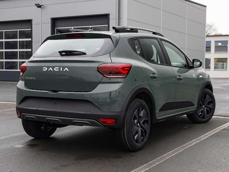 Gebraucht Dacia Sandero Expression 91 PS (66 kW) 2025 Safarigrüngrau Kleinwagen
