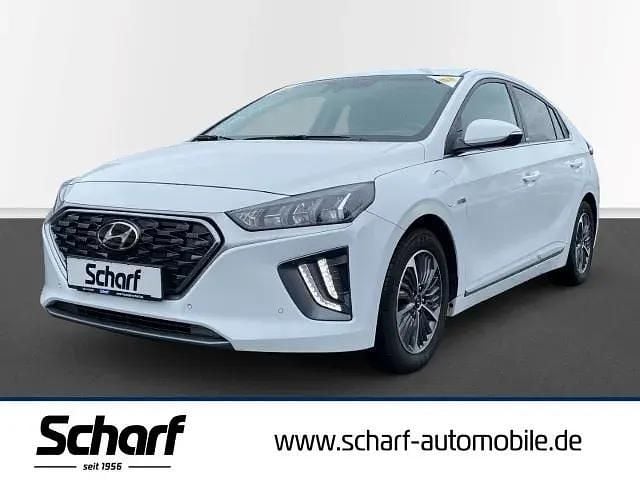 Weiss Gebraucht 2020 Hyundai Ioniq Premium Limousine | 17.490 € (Etwas zu teuer) - Bild 1/4
