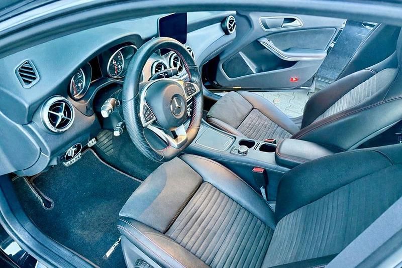 Gebraucht Mercedes CLA220 AMG line 170 PS (125 kW) 2018 Schwarz Limousine