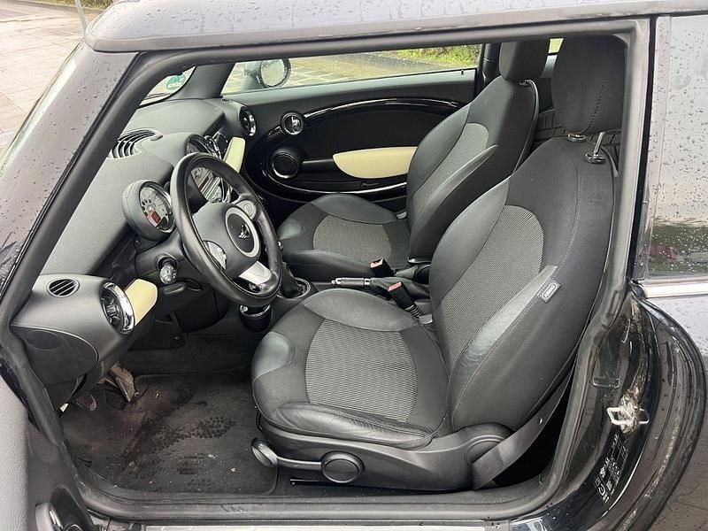 Käytetty Mini Cooper 120 HP (88 kW) 2008 Musta Viistoperä