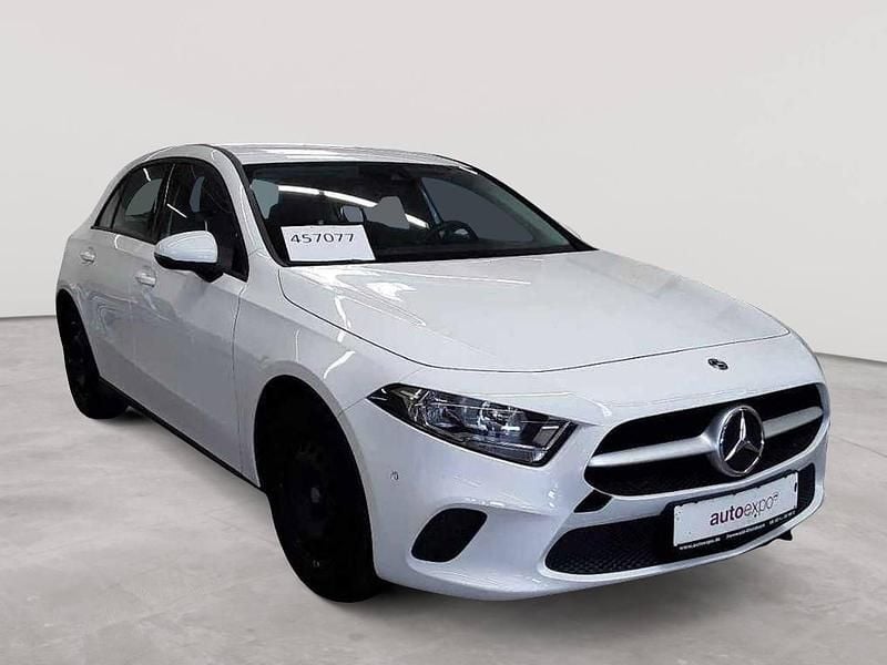 Polarweiß Gebraucht 2018 Mercedes A180 Limousine | 18.590 € (Guter Preis) - Bild 1/4
