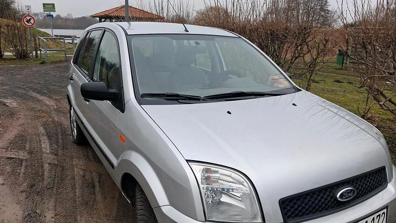 Gebraucht Ford Fiesta 105 PS (77 kW) 2003 Silber Kleinwagen