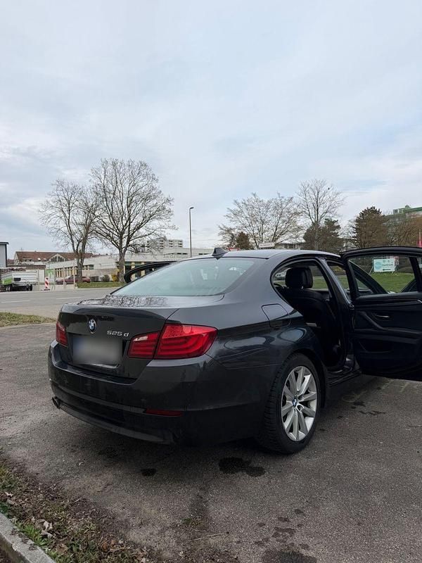 Gebraucht BMW 525 218 PS (160 kW) 2013 Blau Limousine