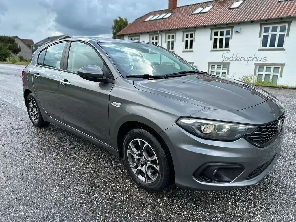 Gebraucht Fiat Tipo Easy 95 PS (69 kW) 2017 Grau Limousine
