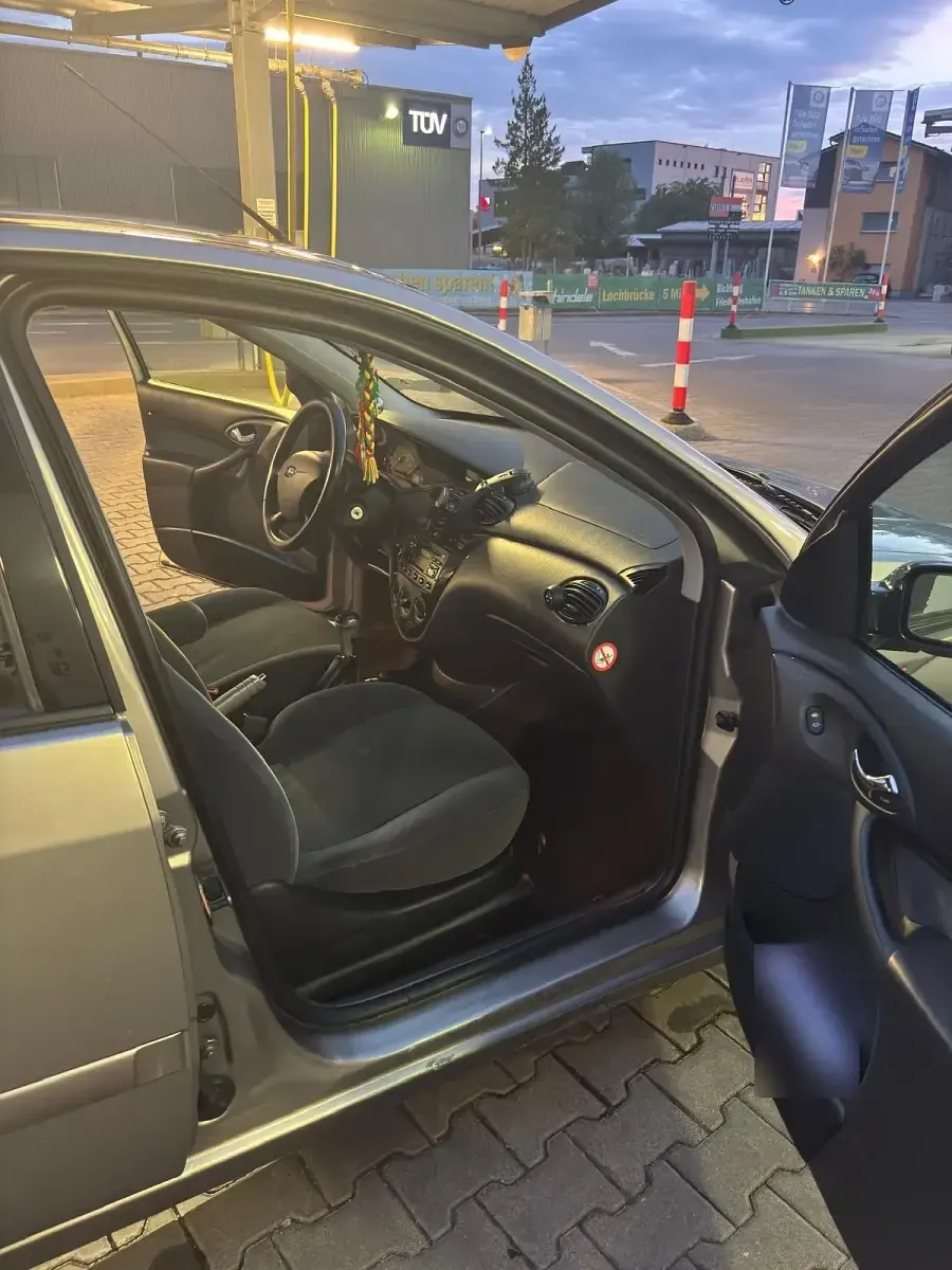 Gebraucht Ford Focus 101 PS (74 kW) 2003 Beige Limousine