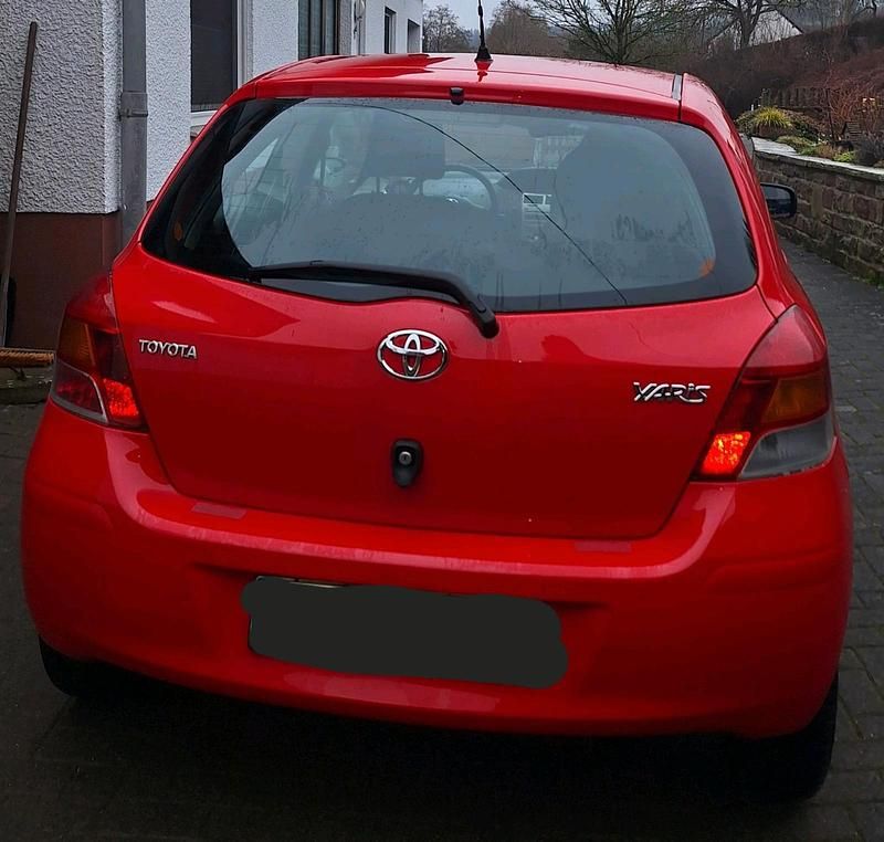Gebraucht Toyota Yaris 69 PS (50 kW) 2009 Rot Kleinwagen