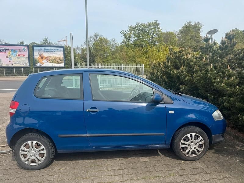Second-hand VW Fox 55 CP (40 kW) 2009 Albastru Hatchback