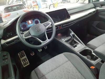 Gebraucht VW Golf VIII Move 150 PS (110 kW) 2024 Pure white (weiß) Limousine